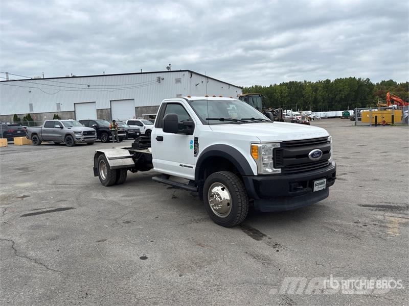 Ford F-550 4x4 Versatile Hauler Truck Тягачі