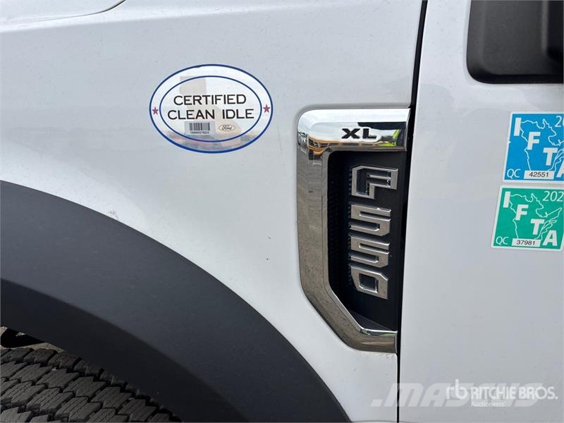 Ford F-550 4x4 Versatile Hauler Truck Тягачі