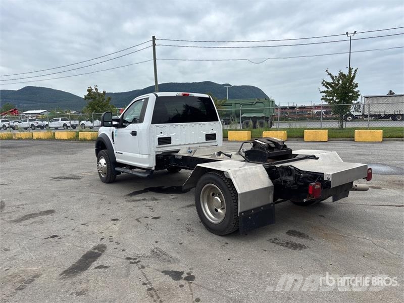 Ford F-550 4x4 Versatile Hauler Truck Тягачі