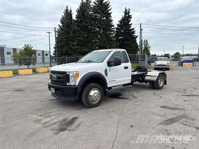 Ford F-550 4x4 Versatile Hauler Truck Тягачі