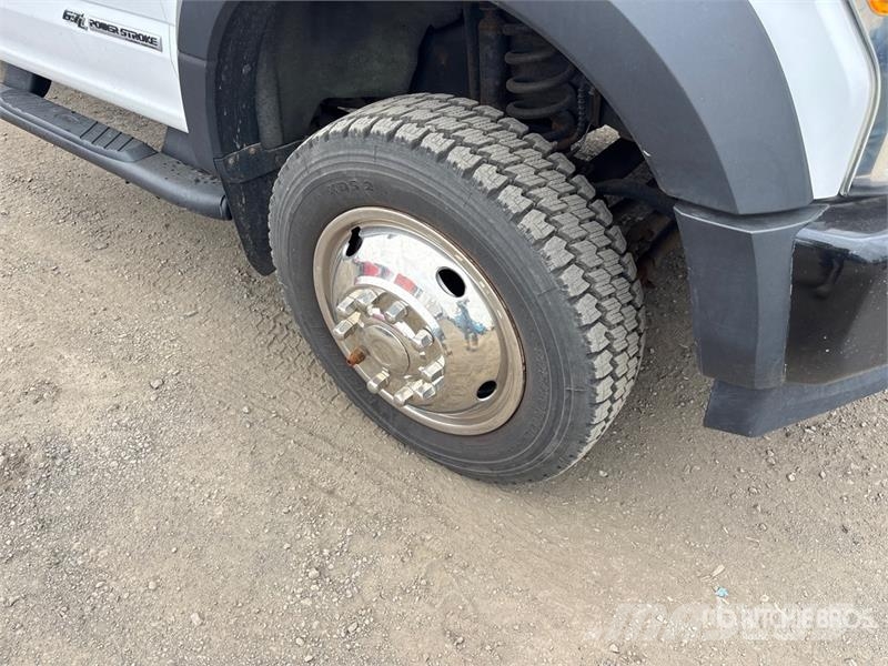 Ford F-550 4x4 Versatile Hauler Truck Тягачі