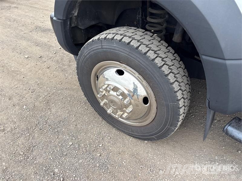 Ford F-550 4x4 Versatile Hauler Truck Тягачі