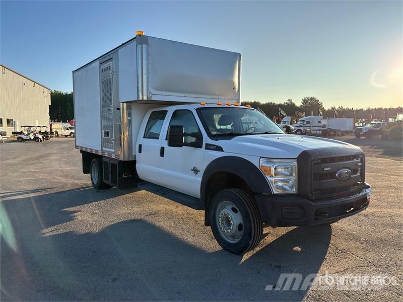 Ford F-550 XL 4x2 Crew Cab Utility Truck Bestelwagens met open laadbak