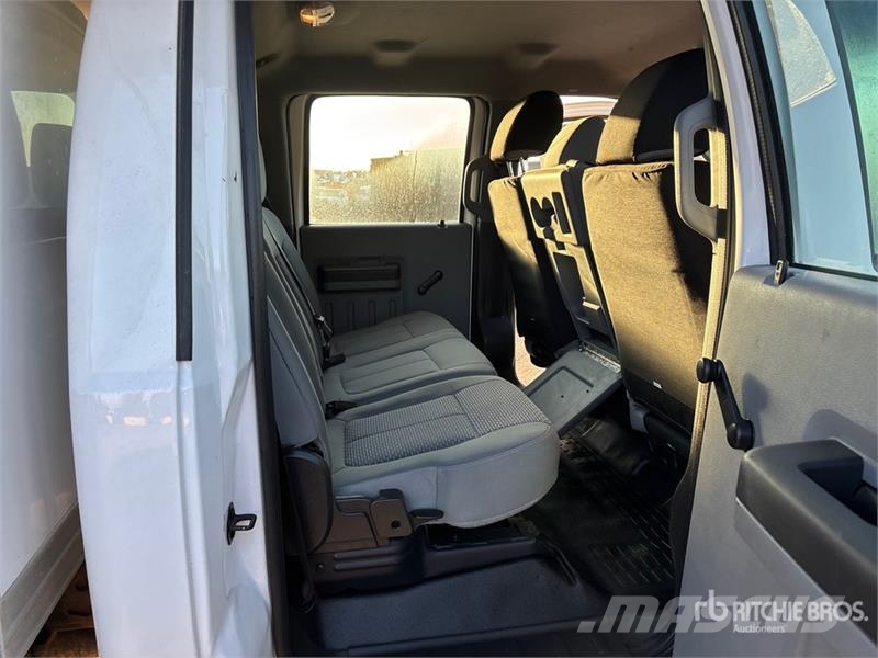 Ford F-550 XL 4x2 Crew Cab Utility Truck Bestelwagens met open laadbak