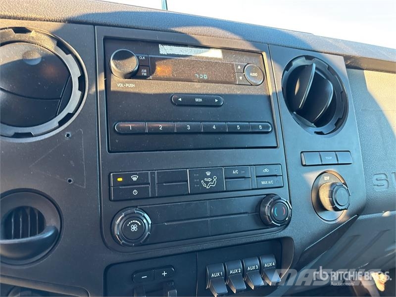 Ford F-550 XL 4x2 Crew Cab Utility Truck Bestelwagens met open laadbak