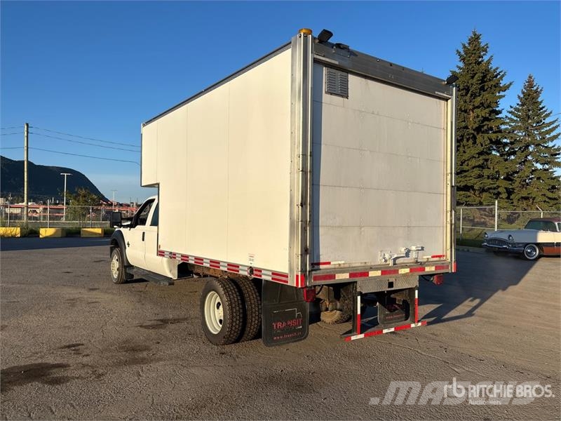 Ford F-550 XL 4x2 Crew Cab Utility Truck Bestelwagens met open laadbak