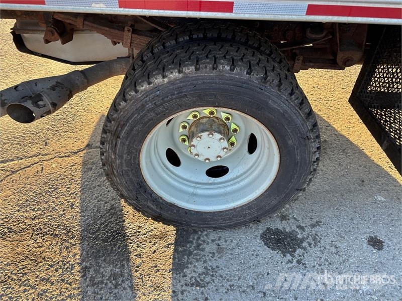 Ford F-550 XL 4x2 Crew Cab Utility Truck Bestelwagens met open laadbak