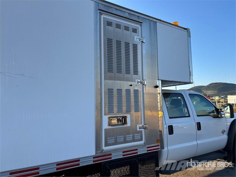 Ford F-550 XL 4x2 Crew Cab Utility Truck Bestelwagens met open laadbak