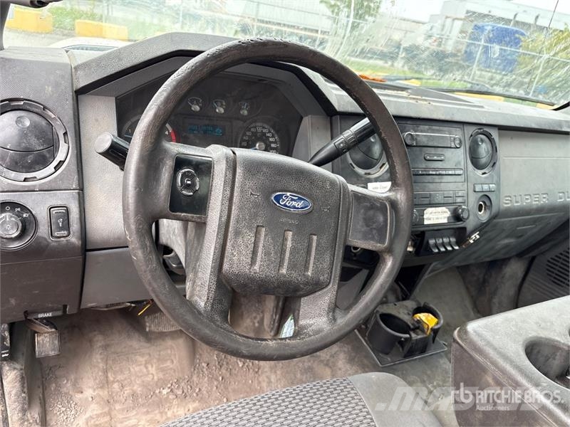 Ford F-550 XL 4x2 Flatbed Truck Flatbed / Dropside trucks