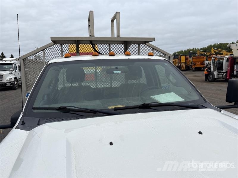 Ford F-550 XL 4x2 Flatbed Truck Flatbed / Dropside trucks