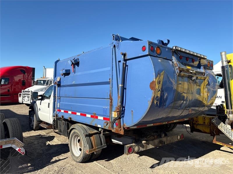 Ford F-550 XL 4x2 Rear Loader Waste Collection Truck (I Камиони за отпадъци