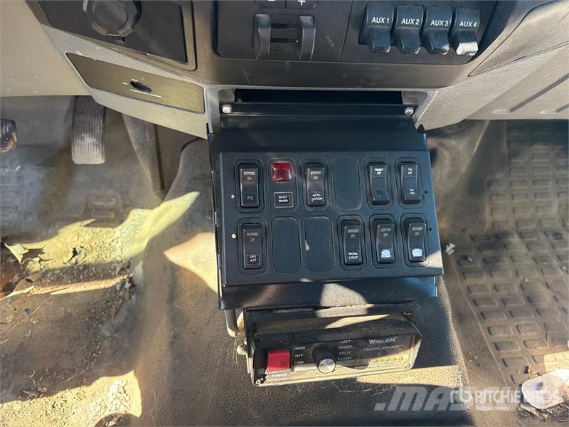 Ford F-550 XL 4x2 Rear Loader Waste Collection Truck (I Камиони за отпадъци