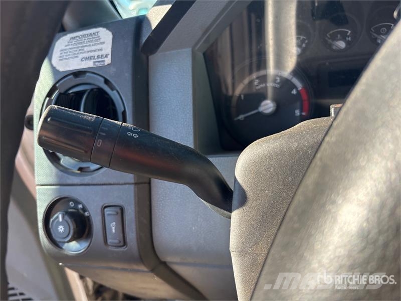 Ford F-550 XL 4x2 Rear Loader Waste Collection Truck (I Камиони за отпадъци