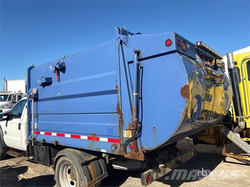 Ford F-550 XL 4x2 Rear Loader Waste Collection Truck (I Камиони за отпадъци