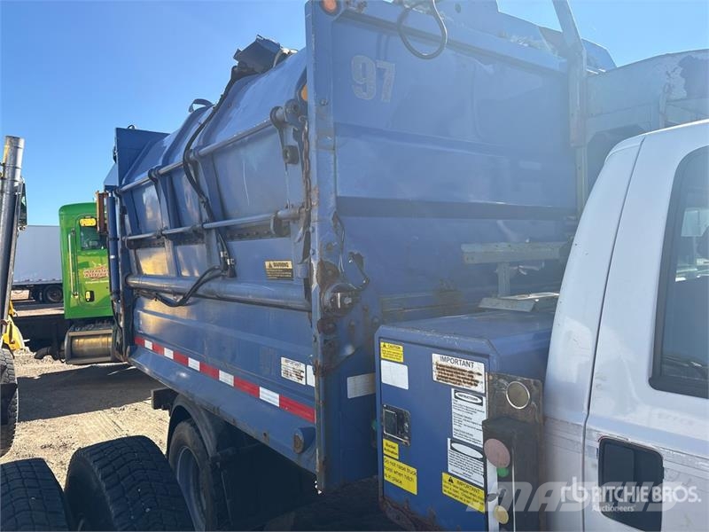 Ford F-550 XL 4x2 Rear Loader Waste Collection Truck (I Камиони за отпадъци