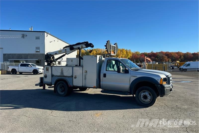 Ford F-550 XL 4x2 Service Truck Pilsētas atkritumvedēji