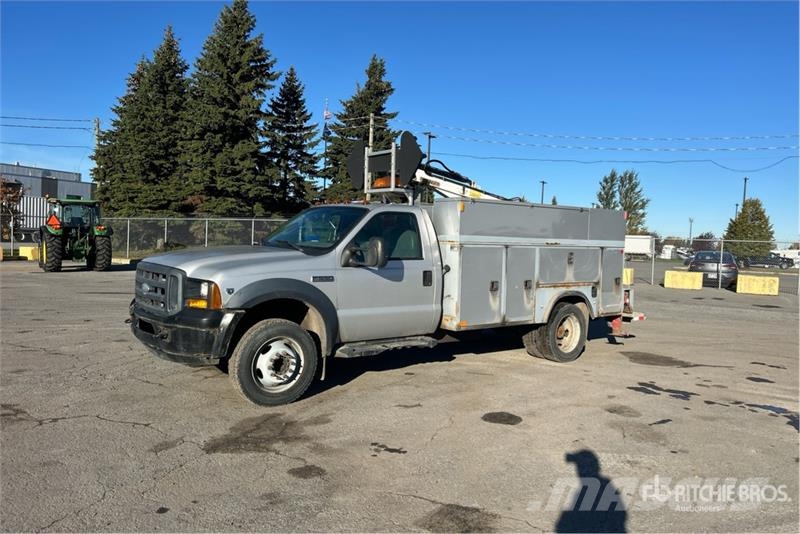 Ford F-550 XL 4x2 Service Truck Pilsētas atkritumvedēji