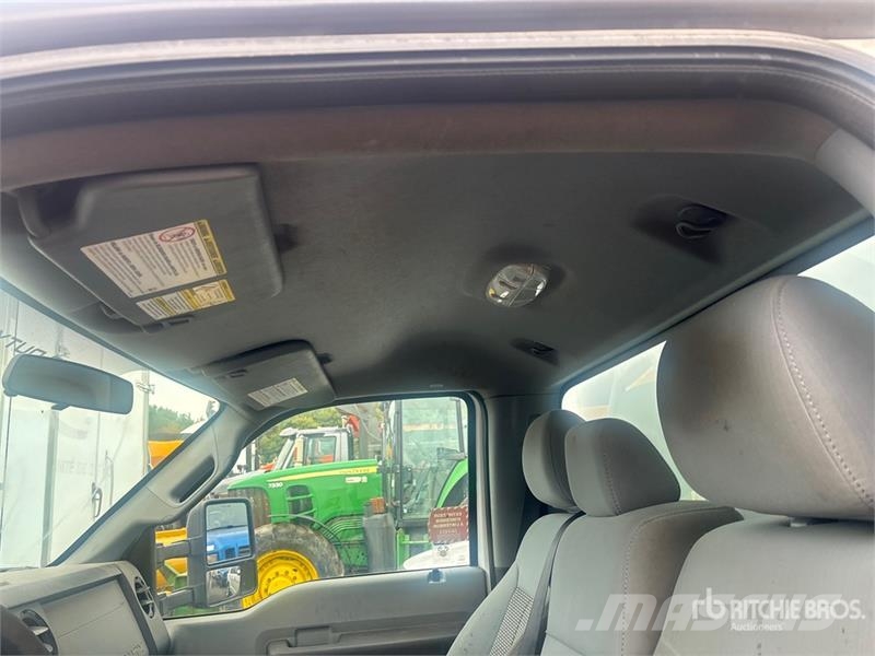 Ford F-550 XL 4x2 Van Truck Box body trucks