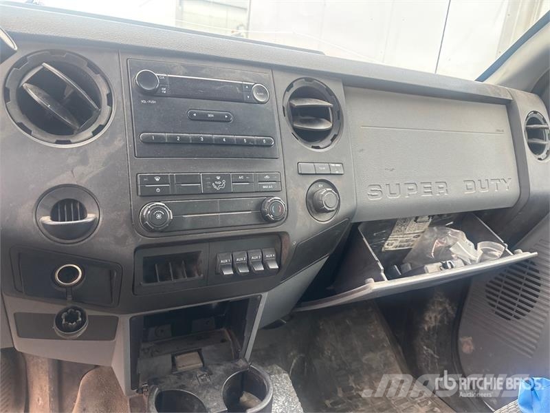 Ford F-550 XL 4x2 Van Truck Box body trucks