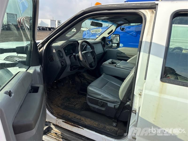 Ford F-550 XL 4x4 Crew Cab Flatbed Truck Kamioni sa otvorenim sandukom