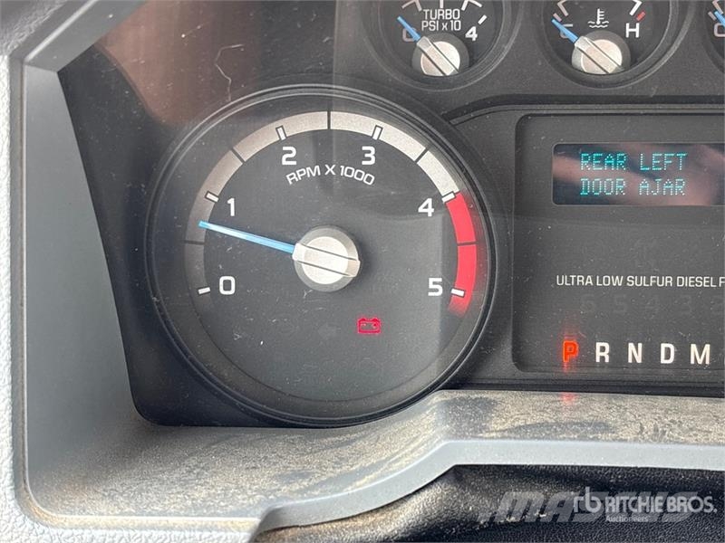 Ford F-550 XL 4x4 Crew Cab Flatbed Truck Kamioni sa otvorenim sandukom