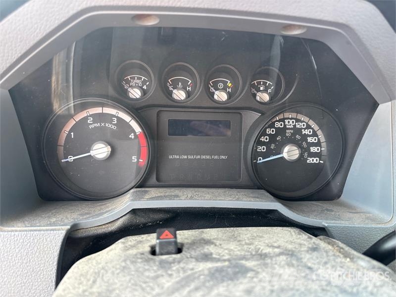 Ford F-550 XL 4x4 Crew Cab Flatbed Truck Kamioni sa otvorenim sandukom