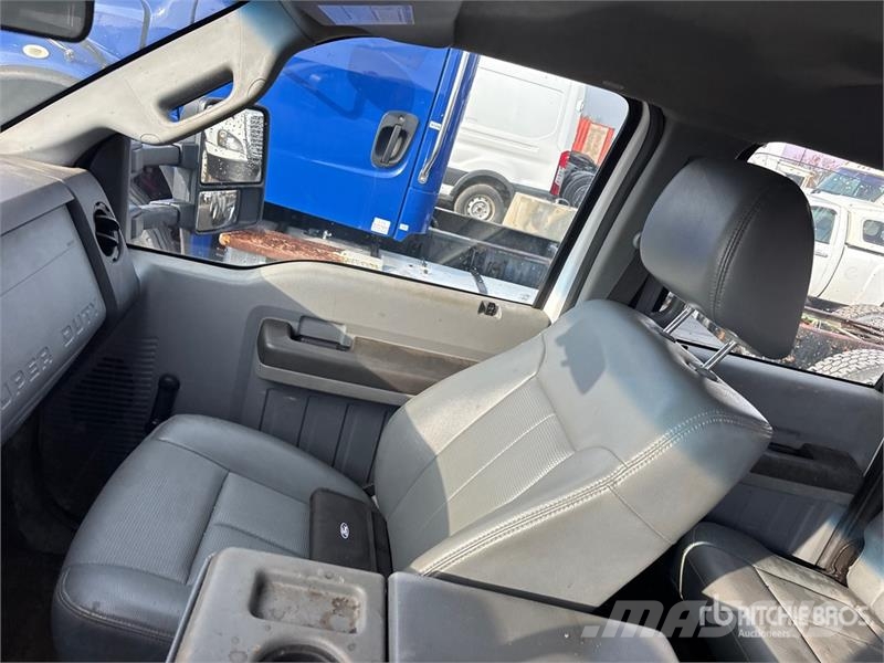 Ford F-550 XL 4x4 Crew Cab Flatbed Truck Kamioni sa otvorenim sandukom