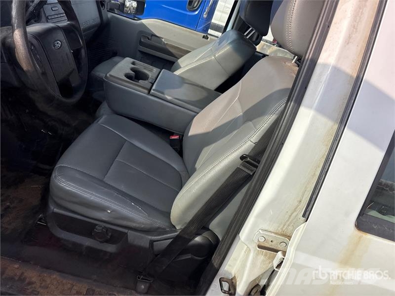 Ford F-550 XL 4x4 Crew Cab Flatbed Truck Kamioni sa otvorenim sandukom