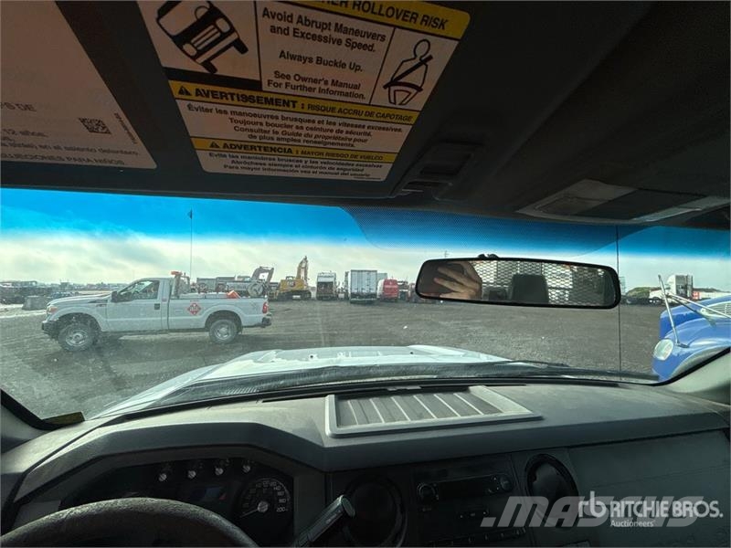 Ford F-550 XL 4x4 Crew Cab Flatbed Truck Kamioni sa otvorenim sandukom