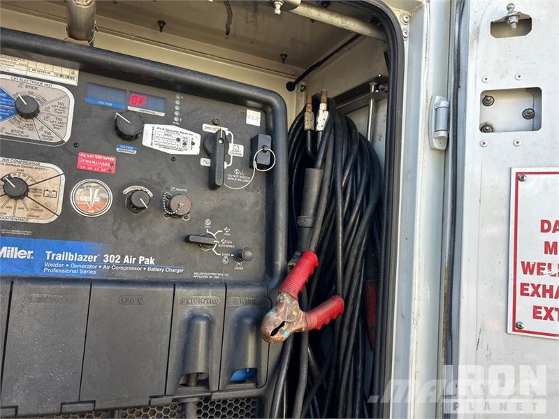 Ford F-550 XL 4x4 Extended Cab Utility Truck Ldv/dropside