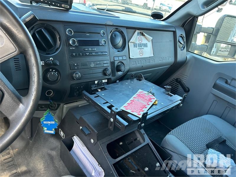 Ford F-550 XL 4x4 Extended Cab Utility Truck Ldv/dropside