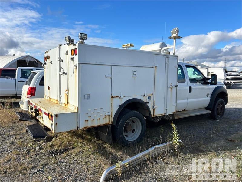 Ford F-550 XL 4x4 Extended Cab Utility Truck Ldv/dropside