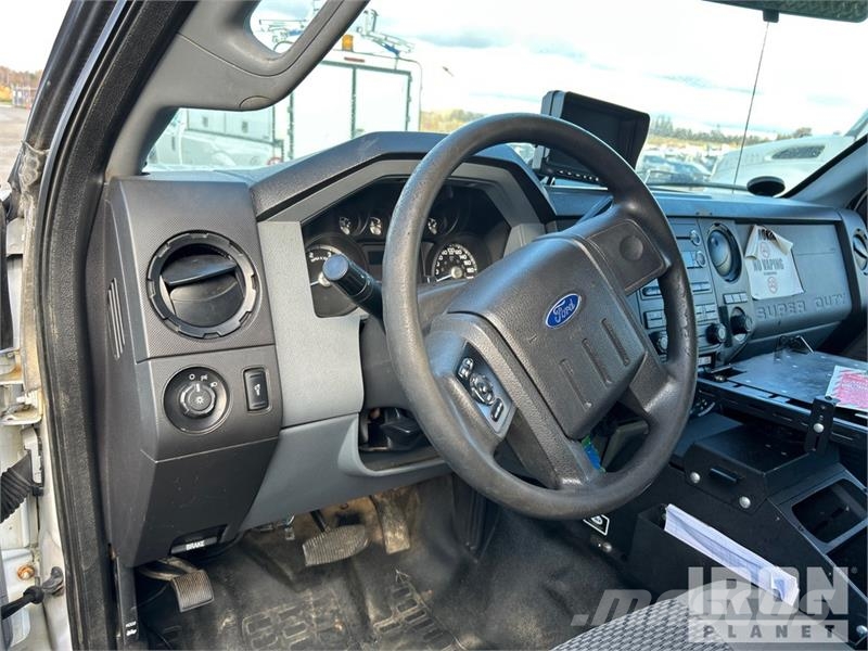 Ford F-550 XL 4x4 Extended Cab Utility Truck Ldv/dropside