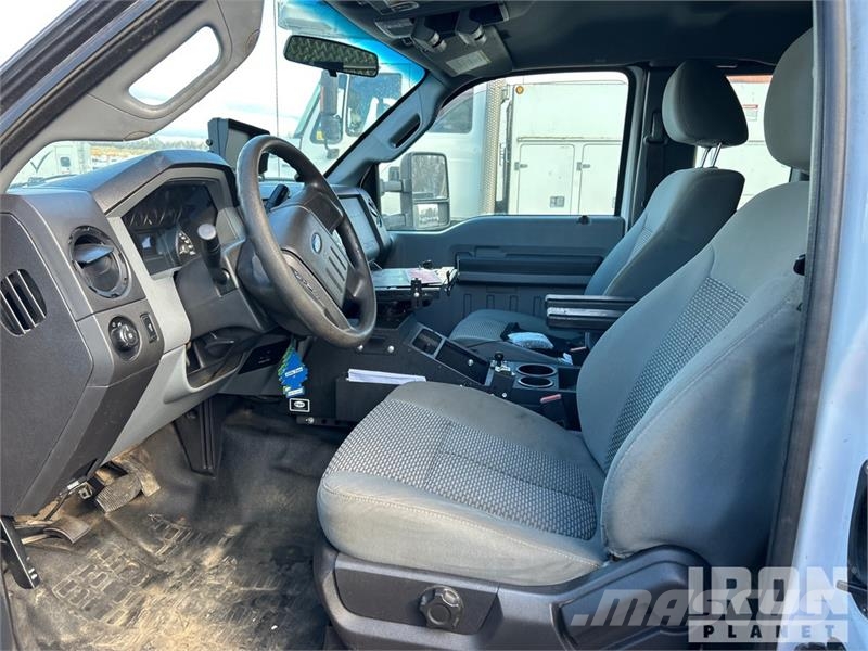 Ford F-550 XL 4x4 Extended Cab Utility Truck Ldv/dropside