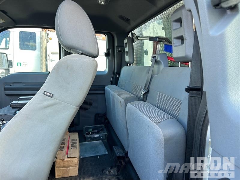 Ford F-550 XL 4x4 Extended Cab Utility Truck Ldv/dropside