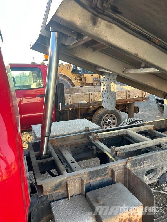 Ford F-550 XL 4x4 S/A Dump Truck Sklápače