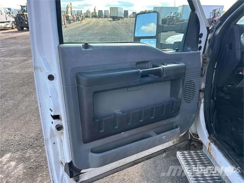 Ford F-550 XLT 4x2 Extended Cab Utility Truck Pikapai / Bortiniai sunkvežimiai