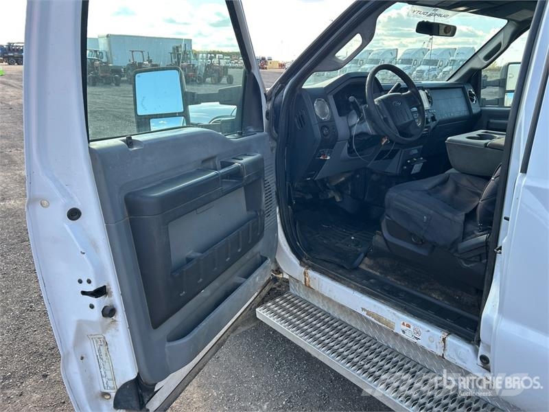 Ford F-550 XLT 4x2 Extended Cab Utility Truck Pikapai / Bortiniai sunkvežimiai