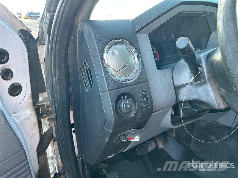 Ford F-550 XLT 4x2 Extended Cab Utility Truck Pikapai / Bortiniai sunkvežimiai