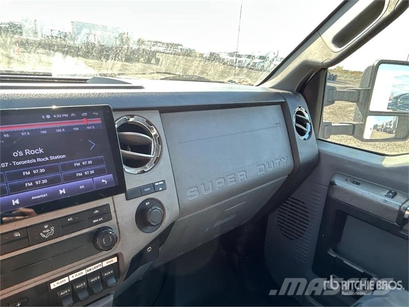 Ford F-550 XLT 4x2 Extended Cab Utility Truck Pikapai / Bortiniai sunkvežimiai