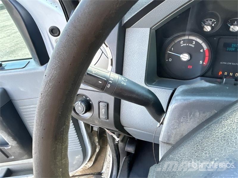 Ford F-550 XLT 4x2 Extended Cab Utility Truck Pikapai / Bortiniai sunkvežimiai