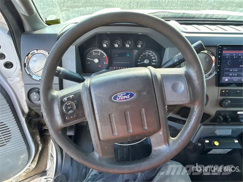 Ford F-550 XLT 4x2 Extended Cab Utility Truck Pikapai / Bortiniai sunkvežimiai