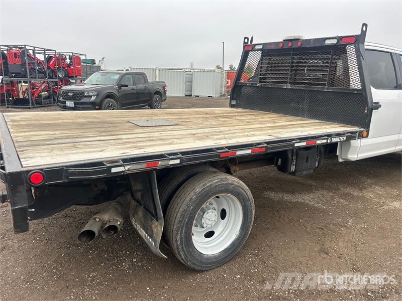 Ford F-550 XLT 4x4 Crew Cab Flatbed Truck Flatbed / Dropside trucks