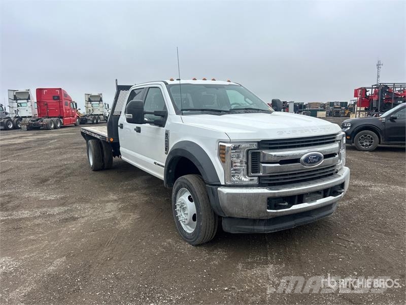 Ford F-550 XLT 4x4 Crew Cab Flatbed Truck Flatbed / Dropside trucks