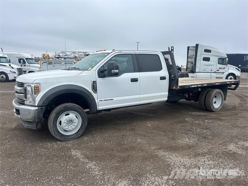 Ford F-550 XLT 4x4 Crew Cab Flatbed Truck Flatbed / Dropside trucks