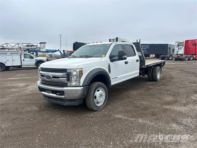 Ford F-550 XLT 4x4 Crew Cab Flatbed Truck Flatbed / Dropside trucks