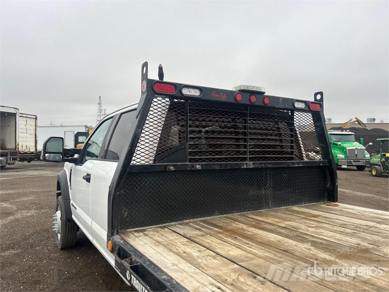 Ford F-550 XLT 4x4 Crew Cab Flatbed Truck Flatbed / Dropside trucks