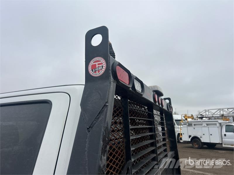 Ford F-550 XLT 4x4 Crew Cab Flatbed Truck Flatbed / Dropside trucks