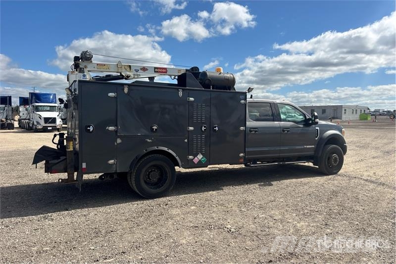 Ford F-550 XLT 4x4 Crew Cab Service Truck Komunalna vozila