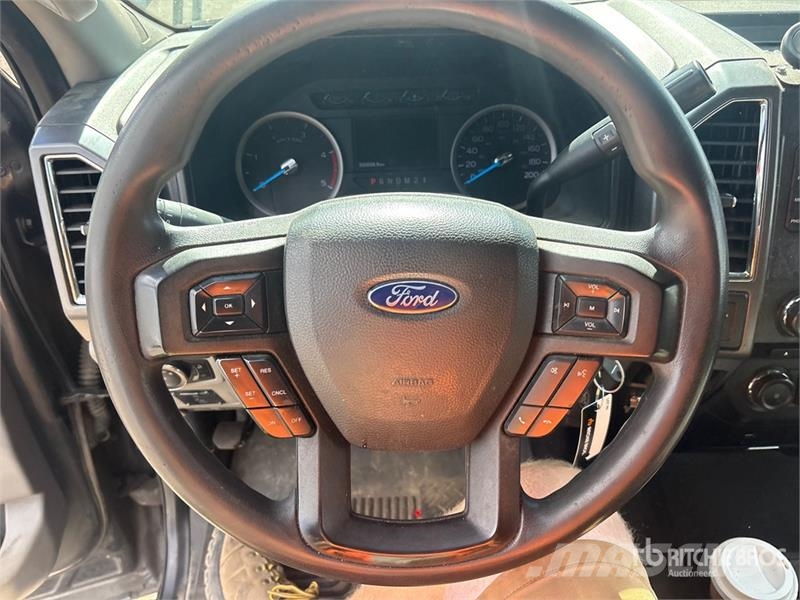 Ford F-550 XLT 4x4 Crew Cab Service Truck Komunalna vozila